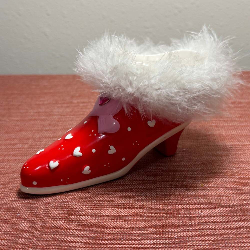 Vintage Red Heart High Heel Shoe Ceramic Figurine Vase White Feather Trim 5"